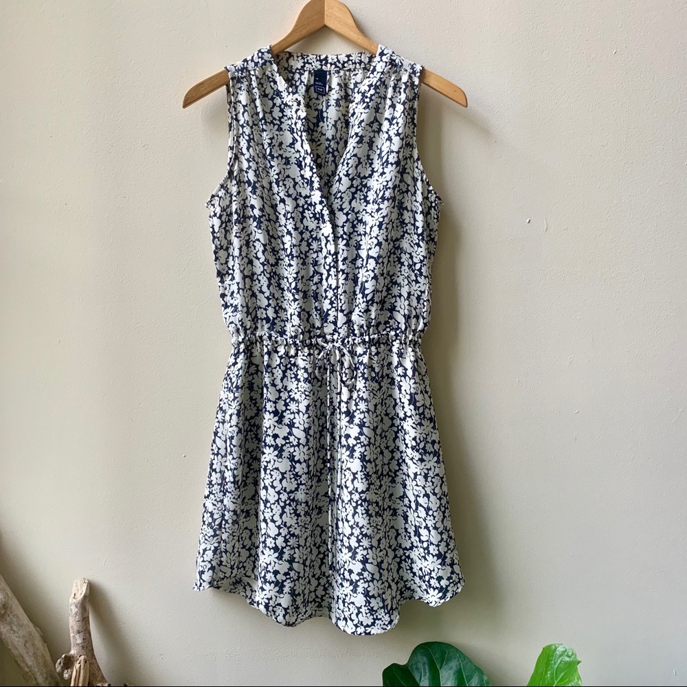 Gap sleeveless floral shirtdress